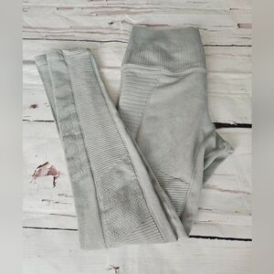 Avocado Women's Light Grey Thick Athletic Leggings Size Small